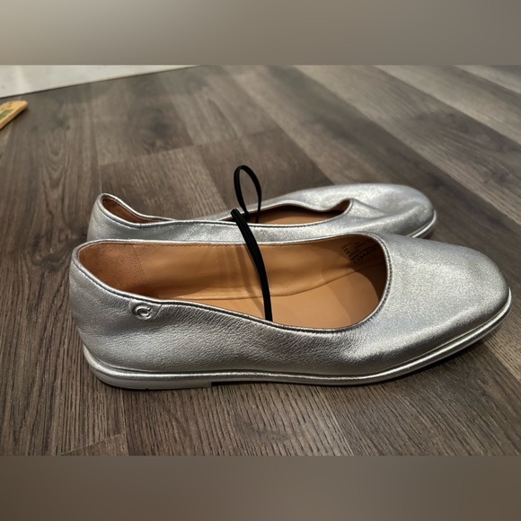 Coach Silver Ballet Flats Maryjane’s size 6 delicate romantic trendy wedding - Picture 10 of 15